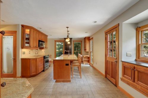 7 Apple Ridge Rd, Sutton MA  01590-2977 exterior