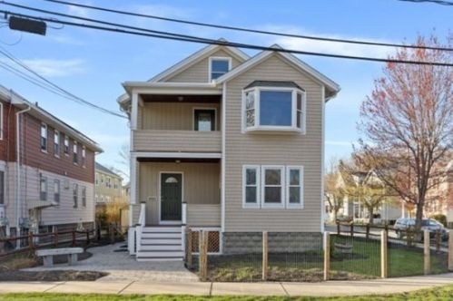 13 Osborne Rd, Arlington MA 02474-8830 exterior