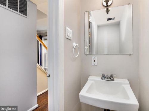 9005 Queen Maria Ct, Columbia MD 21045-2405 exterior