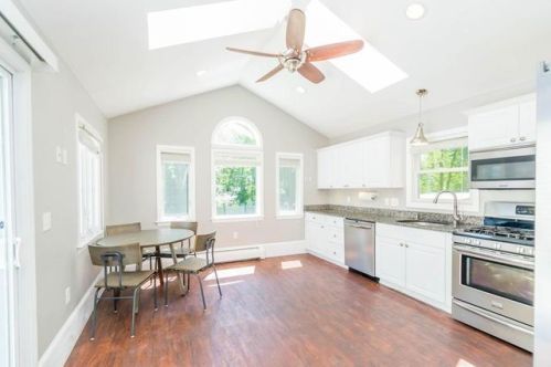 130 Wilmington Rd, Burlington, MA 01803-1127