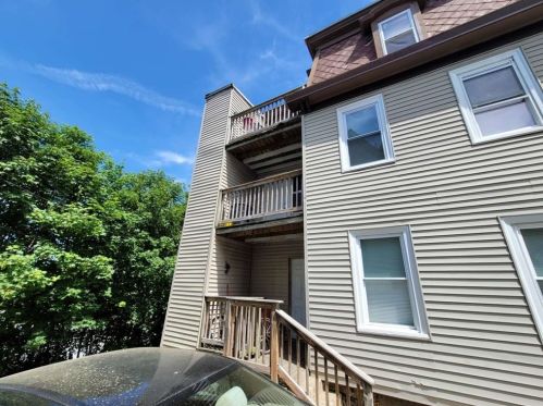 12 Elizabeth St, Worcester, MA 01605-2949