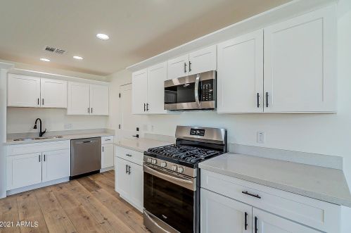 3202 Captain Dreyfus Ave, Phoenix AZ 85032-6706 exterior