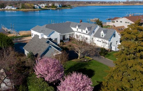 597 Little Silver Point Rd, Little Silver, NJ 07739-1768