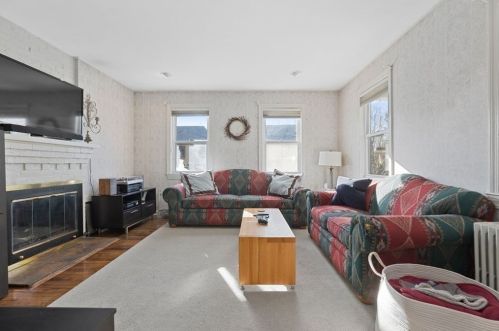 336 Elliot St, Newton MA 02464-1250 exterior