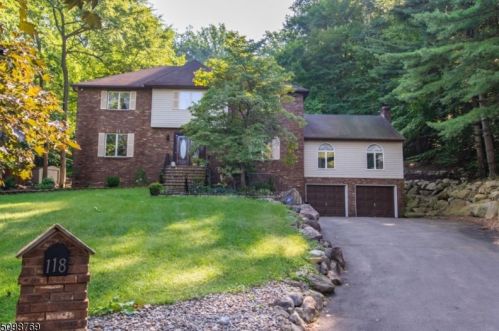 118 Cheshire Ln, Skyline Lakes, NJ 07456-2743