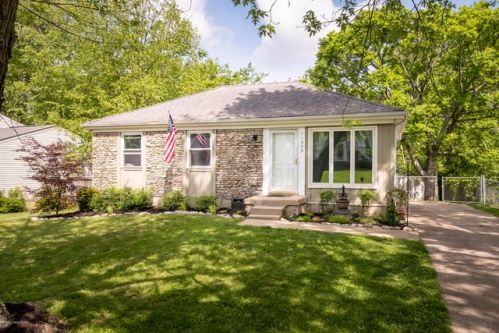 11905 Queen Annes Ct, Louisville, KY 40245-1842