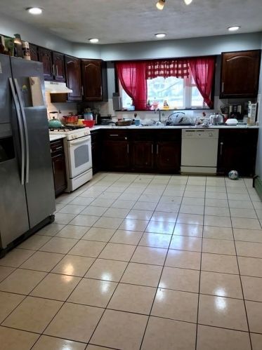 143 Bloomingdale St, Chelsea MA  02150-1935 exterior