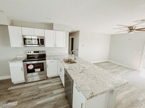 2221 27th St, Phoenix AZ 85008-4924 exterior