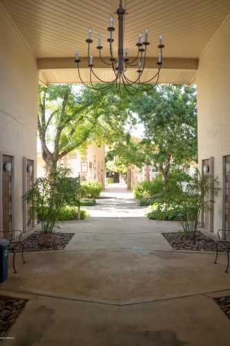 500 Clarendon Ave, Phoenix AZ 85013-3412 exterior