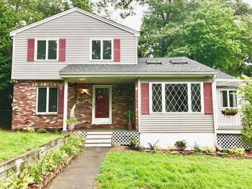 25 Pinckney St, Dracut, MA 01826-5817