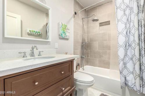 1406 Clarendon Ave, Phoenix AZ 85018-5524 exterior