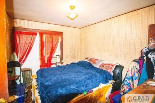 17 Grant Ave, Carteret NJ 07008-3105 exterior