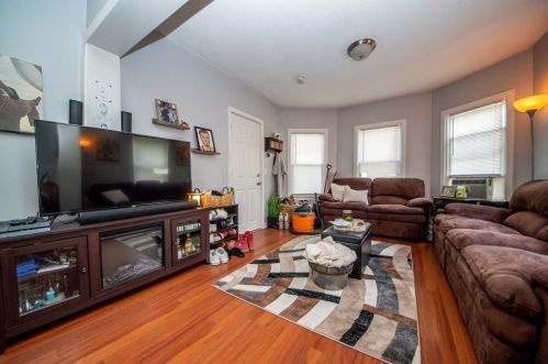 55 Pierce St, New Bedford MA 02740-3827 exterior