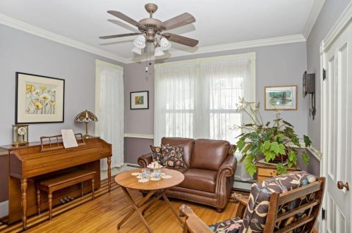 221 Union St, Weymouth MA 02190-2827 exterior