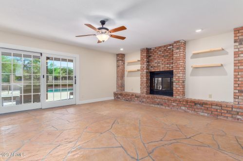 3835 Ahwatukee Dr, Phoenix AZ 85044-2033 exterior