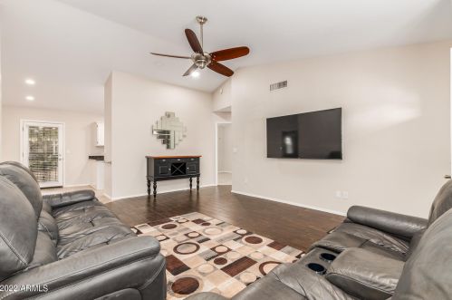 13826 36 Pl, Phoenix AZ 85050-8386 exterior