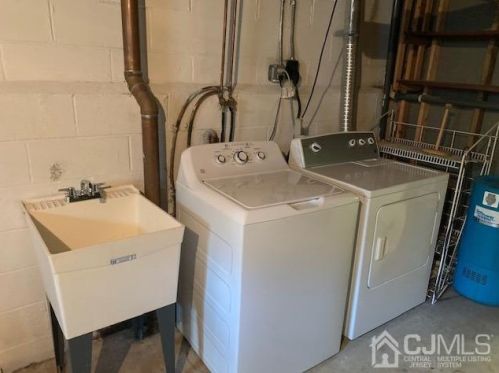 27 Colleen Cir, Trenton NJ 08638-1731 exterior