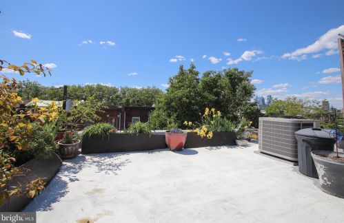 1225 6 St, Philadelphia PA 19147-4828 exterior