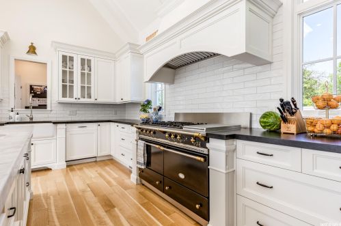 1918 Siesta Dr, Sandy UT 84093-6139 exterior