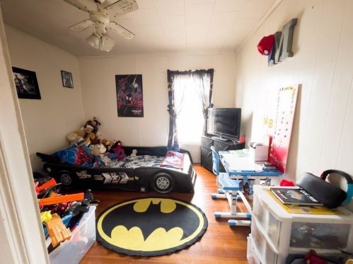 296 Hamlet St, Fall River MA 02724-3340 exterior