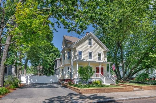 38 Otis St, Medford, MA 02155-4029