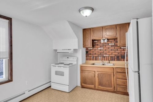 428 Lk Ave, Worcester MA 01605-2046 exterior