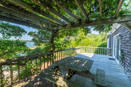 48 Strong Is Rd, Chatham MA 02633-1435 exterior