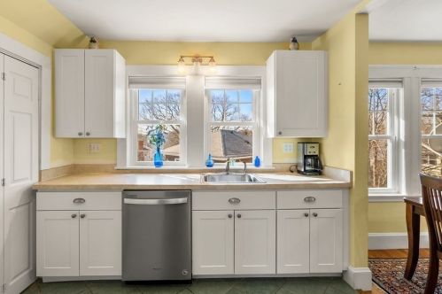 44 Barham Ave, Quincy MA 02171-2711 exterior