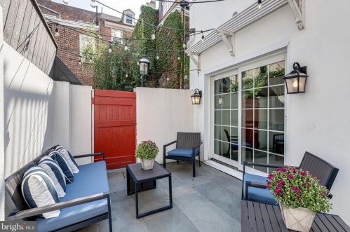 335 6 St, Philadelphia PA 19140-4560 exterior