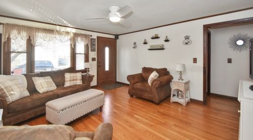 118 Sylvia St, New Bedford MA 02745-6136 exterior