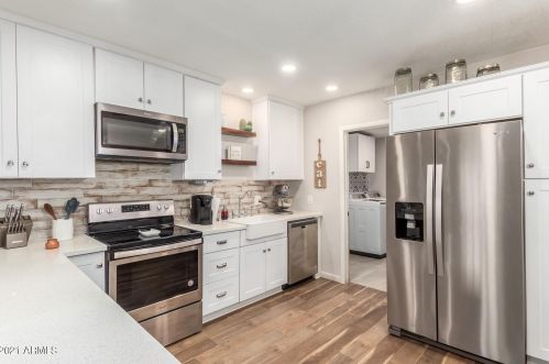 1406 Clarendon Ave, Phoenix AZ 85018-5524 exterior