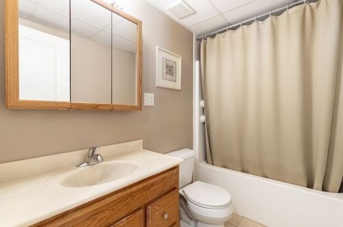 5 Juniper Rd, Lynnfield MA 01940-2416 exterior