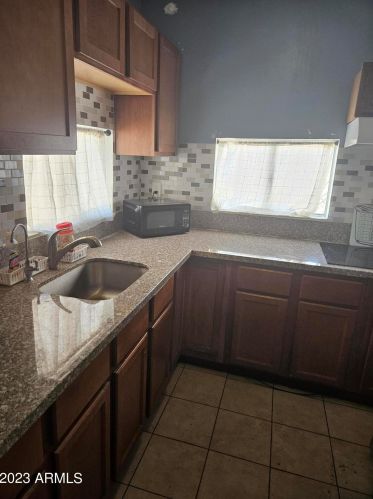 610 9th St, Phoenix AZ  85006-3307 exterior