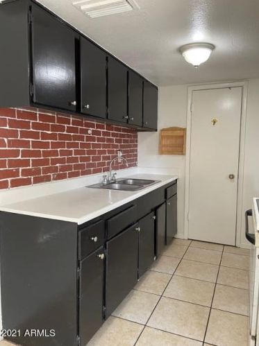 4261 67 Dr, Phoenix AZ 85033-2604 exterior