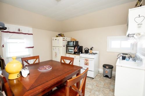 56 Foster St, New Bedford MA 02740-6677 exterior