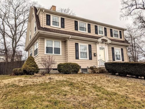 384 Montgomery St, Fall River, MA 02720-6526