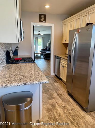 9 Ann Ct, Tinton Falls NJ  07724-3031 exterior