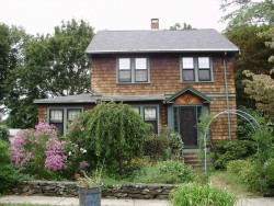 15 Owatonna St, Newton, MA 02466-1410