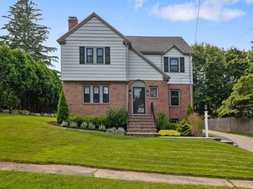 85 Otis St, Milton, MA 02186-4905