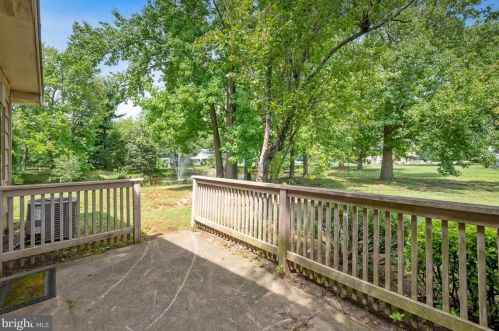 9 Maplewood Ct, West Deptford NJ 08066-2406 exterior