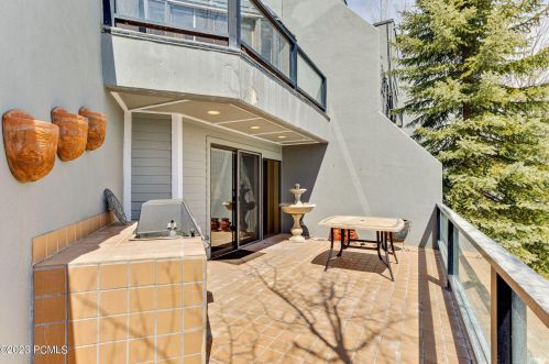 7602 Buckboard Dr, Park City UT 84098-5304 exterior