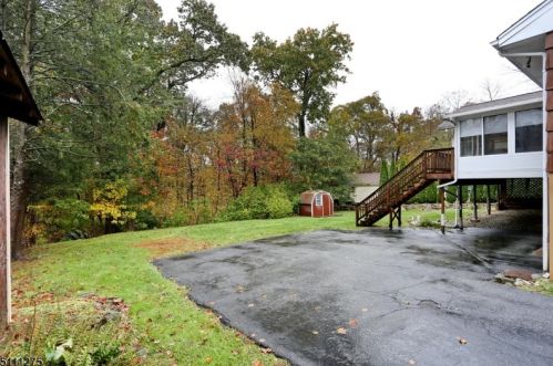 17 Russell Rd, Skyline Lakes NJ 07456-2230 exterior