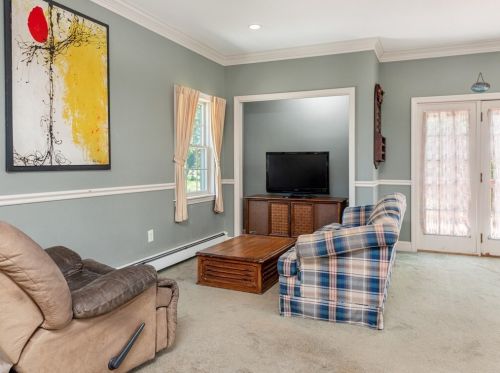 1626 Main St, Leicester MA 01524-1917 exterior