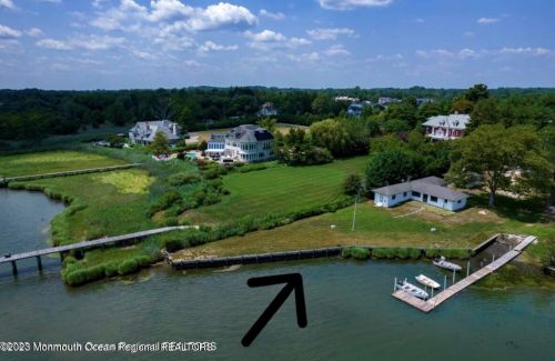 47 Borden Pl, Little Silver, NJ 07739-1726