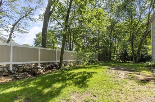 2 Jonathan Rd, Burlington MA 01803-1414 exterior