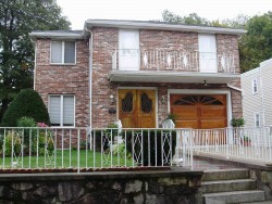 27 John St, Newton, MA 02459-2347