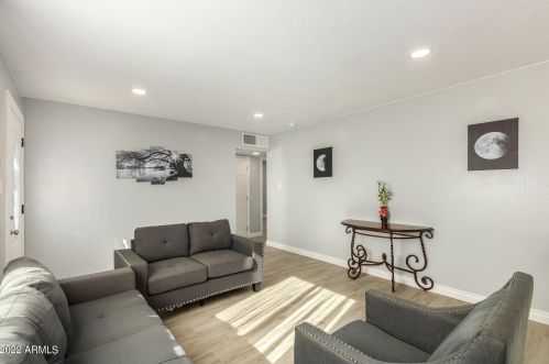 1828 Cocopah St, Phoenix AZ 85007-4023 exterior