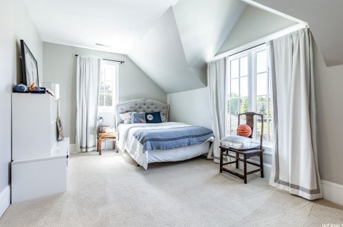 1918 Siesta Dr, Sandy UT 84093-6139 exterior