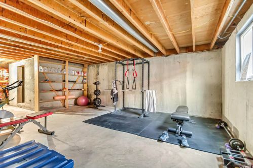 2371 High Mountain Dr, Sandy UT 84092-5506 exterior