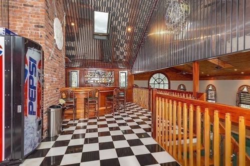 90 Countryside Ln, Milton MA 02186-4435 exterior